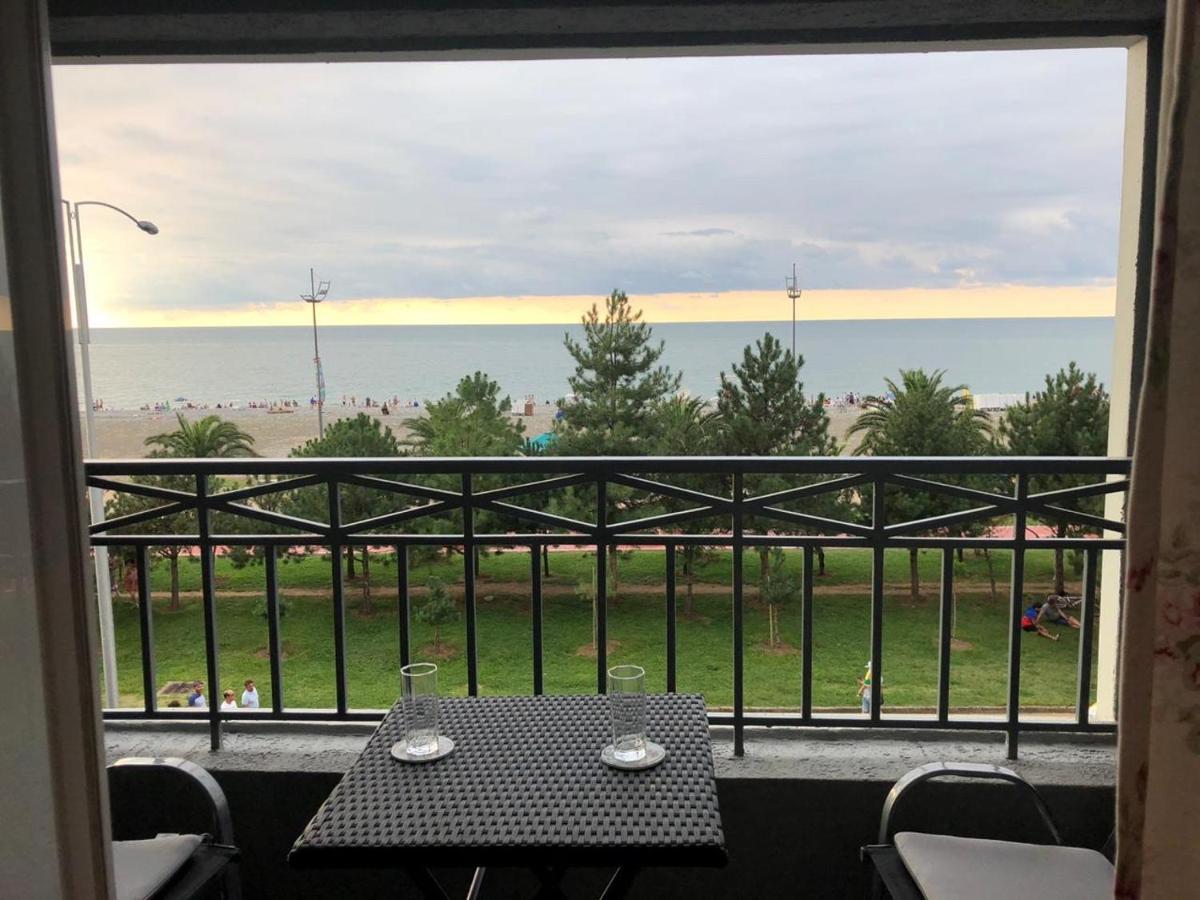Ferienwohnung Amazing Magnolia Batumi Exterior foto