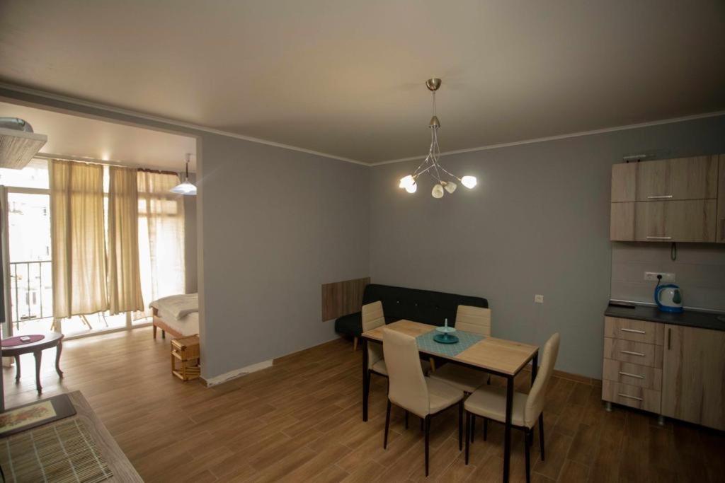 Ferienwohnung Amazing Magnolia Batumi Exterior foto